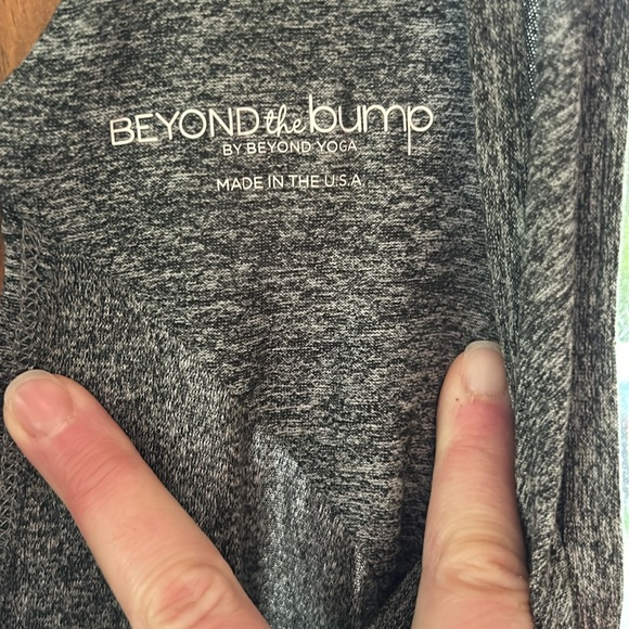 Maternity athleisure tank - Picture 4 of 5